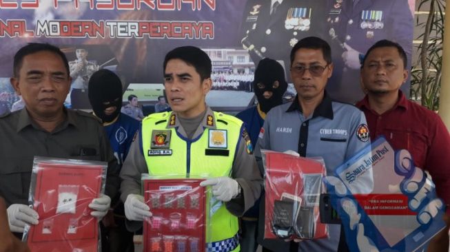 Kakak Beradik Diringkus Satreskoba Polres Pasuruan
