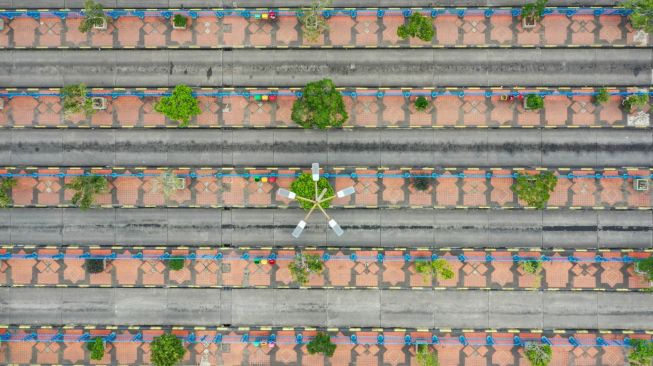 Terminal Blok M, Jakarta, Jumat (27/3).  [ANTARA FOTO/Galih Pradipta]
