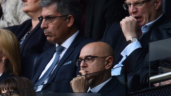 CEO Tottenham Hotspur, Daniel Levy (bawah). [Glyn KIRK / AFP]