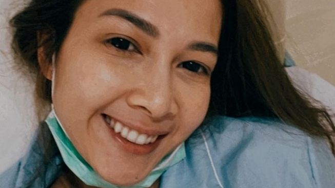 Andrea Dian tersenyum semringah di unggahan Instagram terbaru, Jumat (28/3/2020). [Instagram]