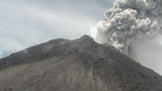 Belum 24 Jam, Gunung Merapi Sudah Erupsi 3 Kali