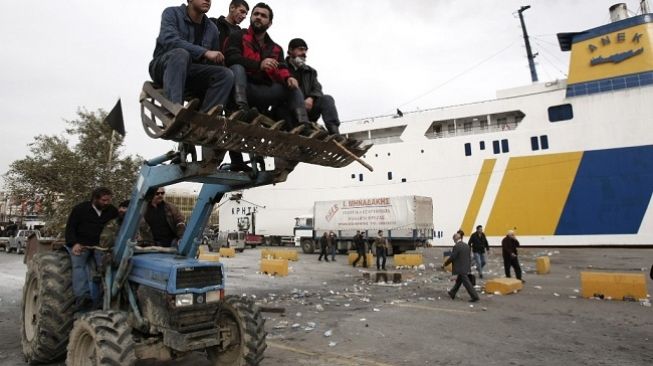 Ilustrasi traktor. (Foto: AFP)