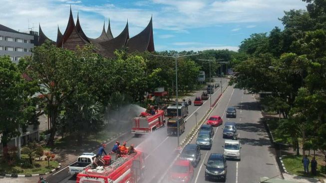 Lakukan Karantina Wilayah, Orang Sakit Dilarang Masuk Sumbar