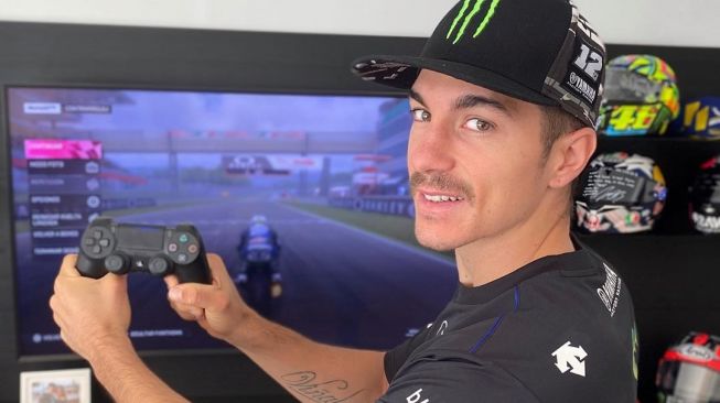 Pebalap Monster Energy Yamaha Maverick Vinales bersiap mengikuti balapan perdana virtual MotoGP 2020. [Instagram@maverick12official]