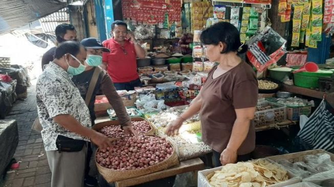 Harga Bawang Merah di Pasar Banyuasri dan Pasar Anyar Melonjak Rp45 per Kg