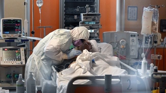 Cerita Perawat RSPI Tangani Pasien Corona hingga Kenakan APD yang Sesak