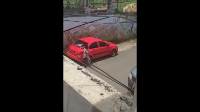 Wanita Positif Corona Keluyuran di Tebet Dievakuasi Bareng Suami ke RS