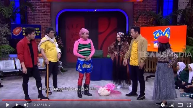 Penampilan Aziz Gagap di Opera Van Java [Youtube/Trans7Official]