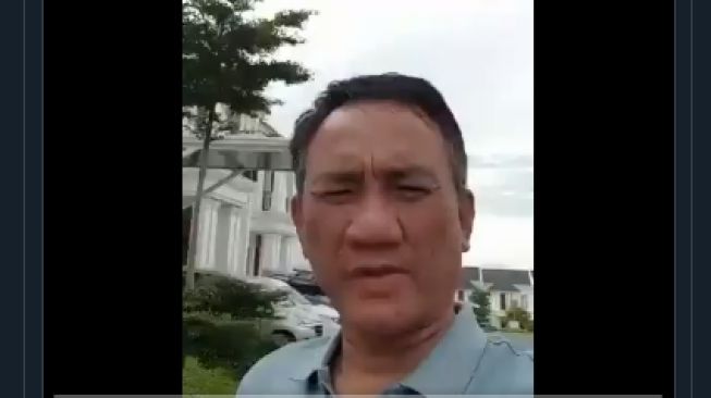 Cuitan Andi Arief tentang kebijakan PSBB yang diambil pemerintah. (Twitter/@AndiArief__)