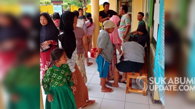 Kesal Ditagih Bank Keliling, Emak-emak di Sukabumi Geruduk Kantor Desa