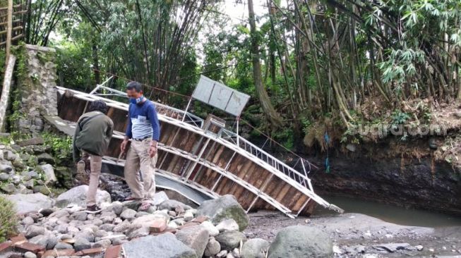 Sering Banjir, Jembatan Selfie dan DAM di Blue Lagoon Ngemplak Rusak