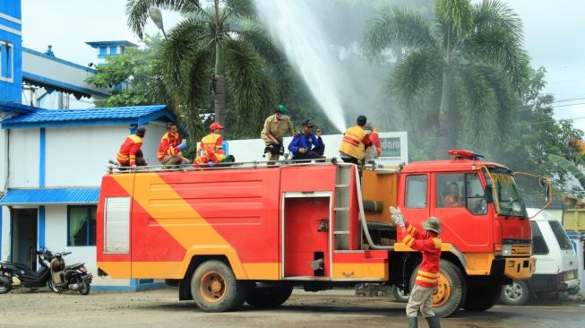 Penyemprotan Disinfektan di Kota Amuntai Dibagi Tiga Zona