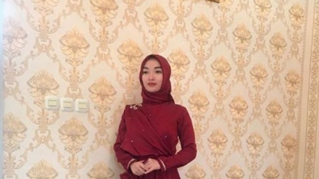 Zaskia Gotik tampil dengan hijab [Instagram]