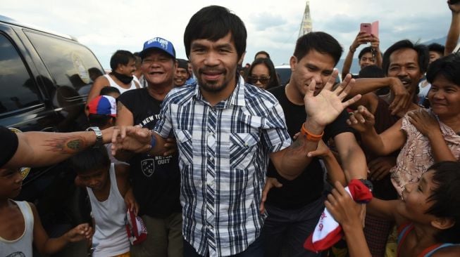 Legenda tinju dunia Manny Pacquiao melakukan kampanye di Kota Calamba, Filipina, Kamis (28/4/2016). [AFP/Ted Aljibe]