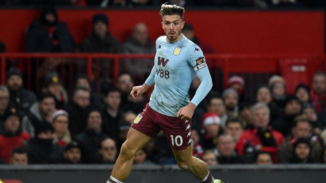 Kerap Lihat Jack Grealish Pakai Kaus Kaki Gak Sampai Lutut, Ini Alasannya!