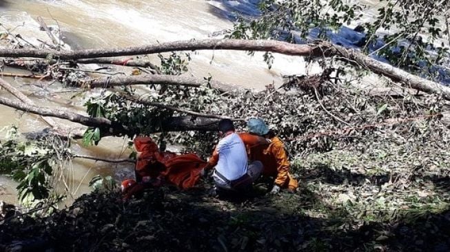 Bocah Tenggelam di Kali Ciliwung, Ditemukan Meninggal di Dekat Kebun Raya