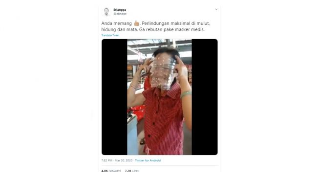 Aksi warganet mengenakan masker dari botol air mineral. [Twitter]