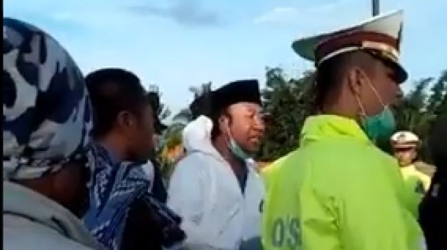 Video Bupati Banyumas Ngamuk Warganya Tolak Penguburan Mayat Pasien Corona