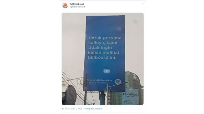 Billboard gerakan #dirumahaja. [Twitter]