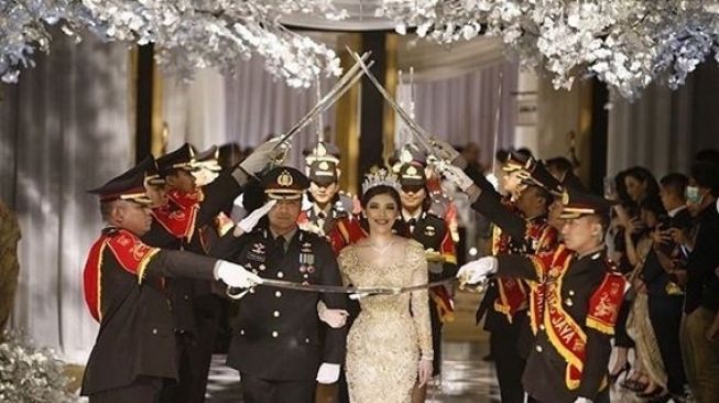 Pernikahan mewah Kompol Fahrul Sudiana ditengah corona (dok. Instagram/ricafahrulstry_)