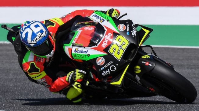 Pebalap Aprilia Andrea Iannone menjalani latihan bebas ketiga MotoGP Italia di Sirkuit Mugello, Sabtu (1/6/2019). [AFP/Tiziana Fabi]