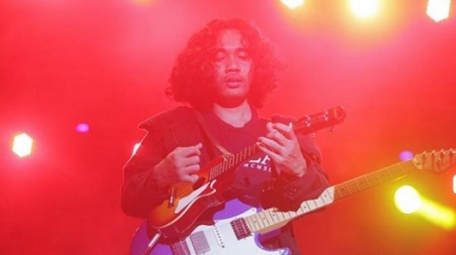 Gitaris band Lyla, Fare Adinata [Instagram/lylaindonesia]