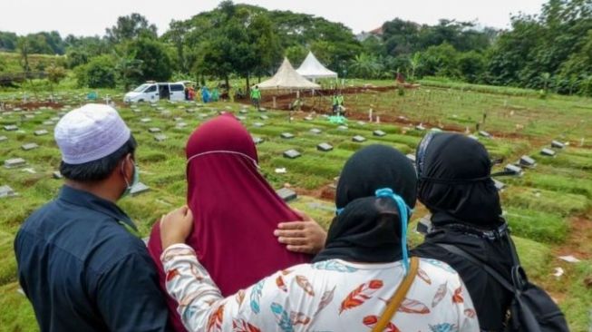 Ngeluh Sesak hingga Sulit BAB, Tukang Kacang Rebus Tewas saat Diiisolasi