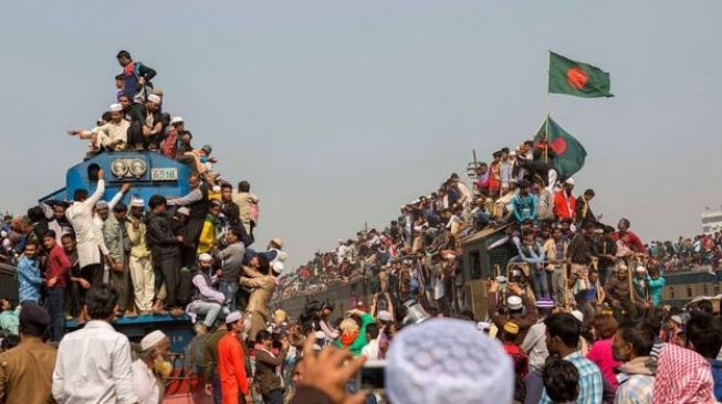 Biswa Ijtema di Bangladesh digadang-gadang sebagai acara perkumpulan kedua terbesar umat Muslim sedunia setelah ibadah Haji di Arab Saudi