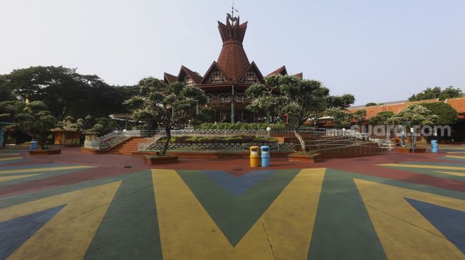 Suasana sepi di salah satu wahana Dunia Fantasi (Dufan), Taman Impian Jaya Ancol, Jakarta, Sabtu (14/3). [Suara.com/Angga Budhiyanto]