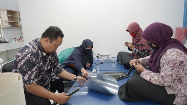 APD Terbatas, Tim Rehabilitasi Medis Sardjito Buat Sendiri di Kala Senggang