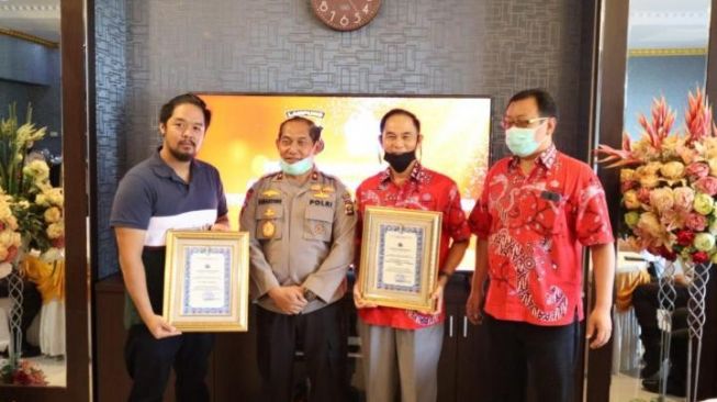 PSMTI Beri Bantuan 220 Paket APD ke Polda Lampung