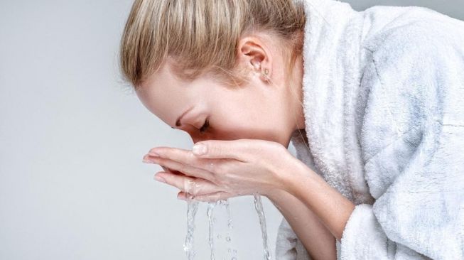 5 Rekomendasi Face Wash Drugstore untuk Kulit Kering yang Affordable