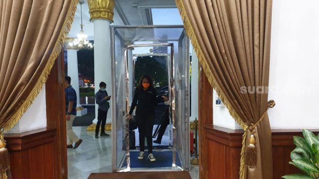 Bilik Disinfeksi Masih Ada di Rumdis Khofifah Meski Dilarang, Ini Alasannya