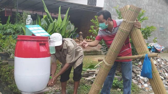 Kampung di Semarang Lockdown, Tapi Sediakan Sabun untuk Cuci Tangan Warga