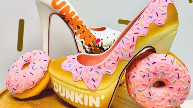 Sepatu mirip kue. (Instagram/@shoebakery)