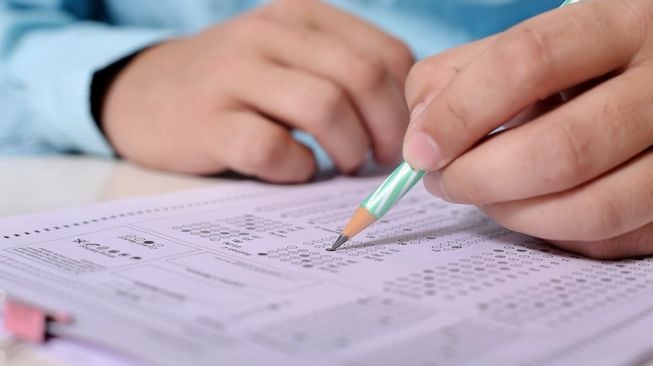Gempa Saat Ujian, Siswa Ini Malah Ambil Lembar Jawaban Teman yang Ranking 1