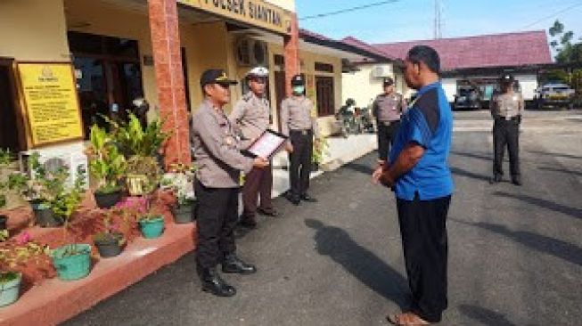 Batalkan Resepsi Pernikahan Anak akibat Covid-19, Usman Raih Penghargaan