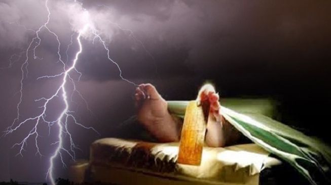 Warga Langkat Tewas Setelah Petir Menyambar Saat Tidur Sambil Ngecas HP