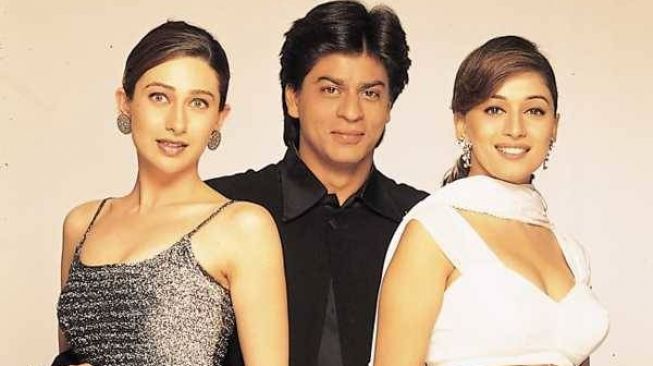 Shahrukh Khan bersama Karisma Kapoor dan Madhuri Dixit di film Dil To Pagal Hal.