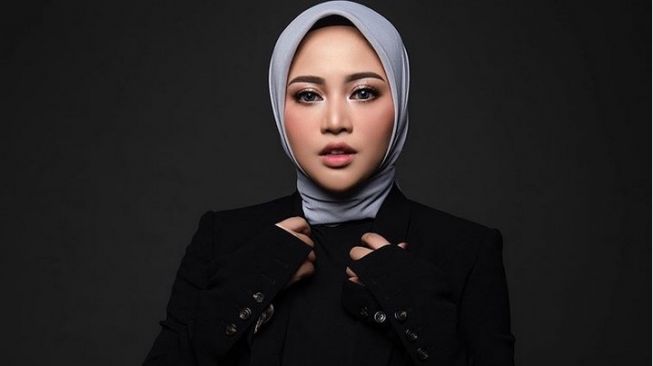 Netizen Geger, Rachel Vennya Putuskan Lepas Hijab