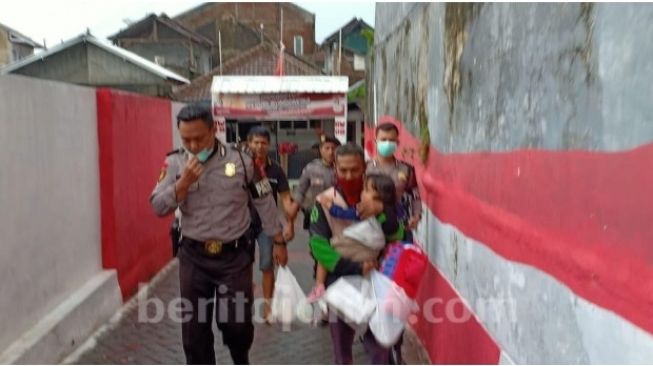 Polres Jember beri bantuan dan beasiswa ke anak Wawa, driver ojol yang viral (beritajatim.com)