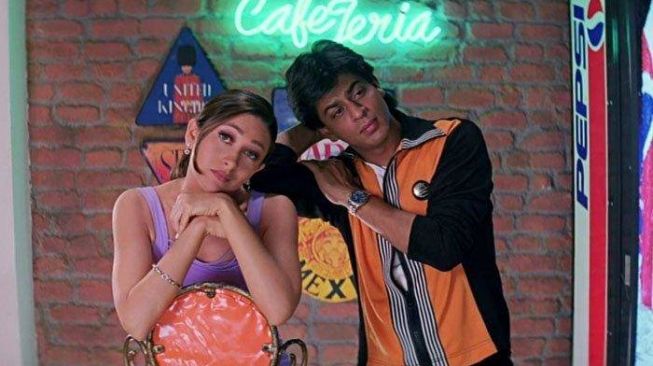 Shahrukh Khan dan Karisma Kapoor dalam film Dil To Pagal Hai.