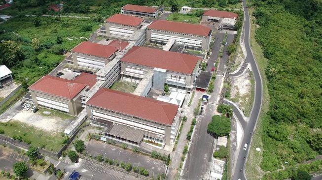 Rumah Sakit Perguruan Tinggi Negeri Universitas Udayana di Jimbaran, Badung, Bali, Selasa (7/4). [ANTARA FOTO/Fikri Yusuf]
