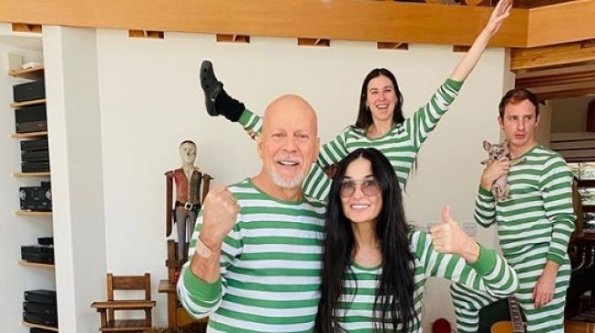 Bruce Willis dan Demi Moore pesta piyama [Instagram/buuski]