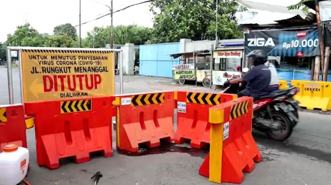 Ditlantas Polda Jatim Buka Paksa Jalan Utama Surabaya-Sidoarjo