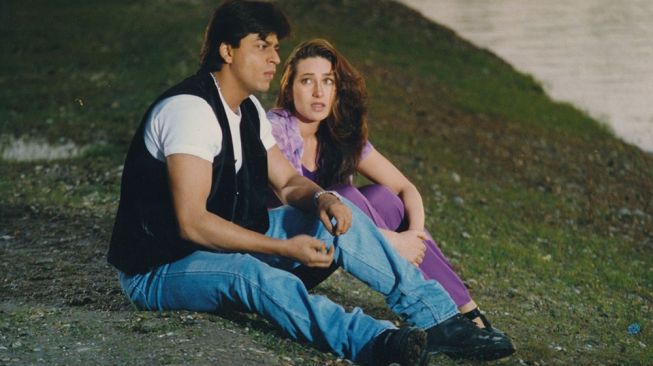 Shahrukh Khan dan Karisma Kapoor di film Dil To Pagal Hai.