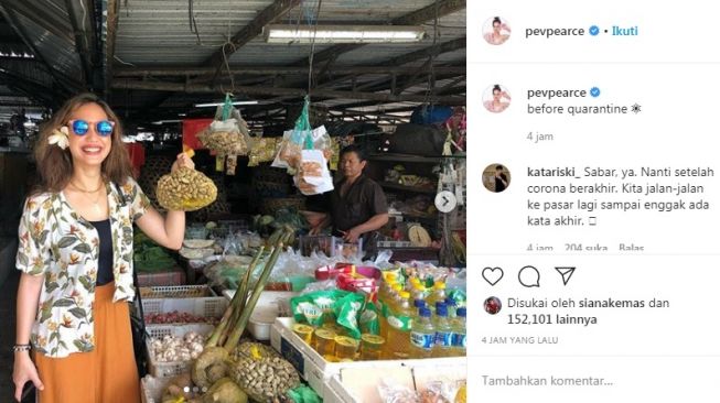 Gaya Pevita Pearce saat ke pasar [Instagram/@pevpearce]