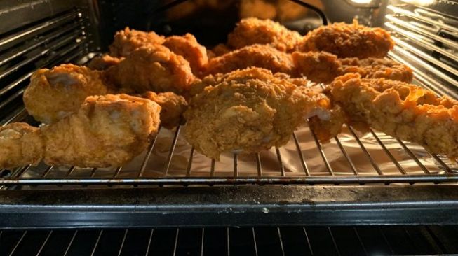 Pria Ini Berhasil Tiru Resep Rahasia Ayam KFC, yang Mau Coba Ini Bahannya