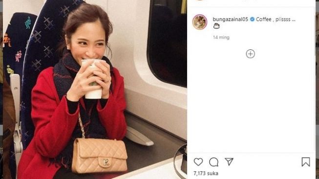 Bunga Zainal Unggah Foto Sambil Minum, Warganet: Kayak Artis Korea