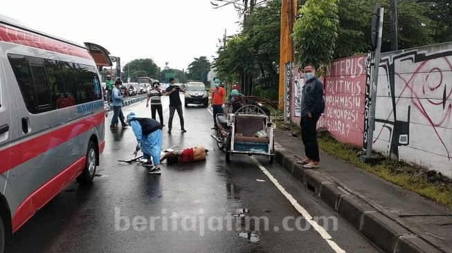 Dapat Bantuan Beras Wabah Corona, Tukang Becak Langsung Tewas di Jalan